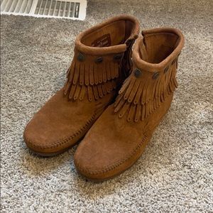 Minnetonka Booties 6.5